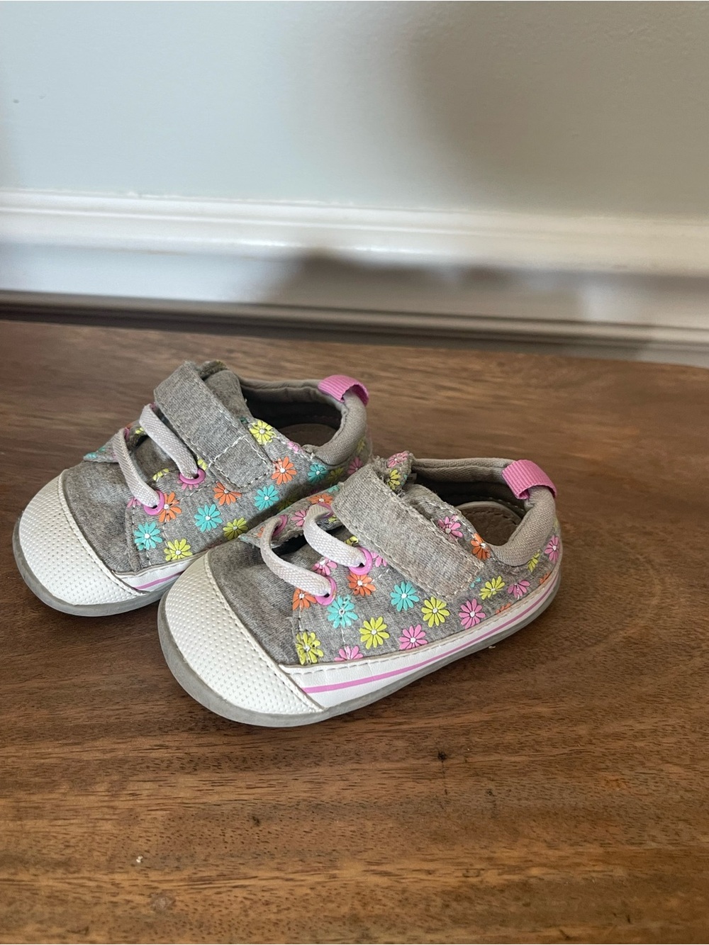See Kai Run Gray Canvas Sneakers with Multicolor Daisy Embroidery